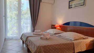 Comfort Double Room, 1 Bedroom, Balcony, Sea View | Iron/ironing board, cots/infant beds, WiFi, bed sheets