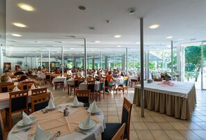 Breakfast, lunch, dinner served; local and international cuisine 