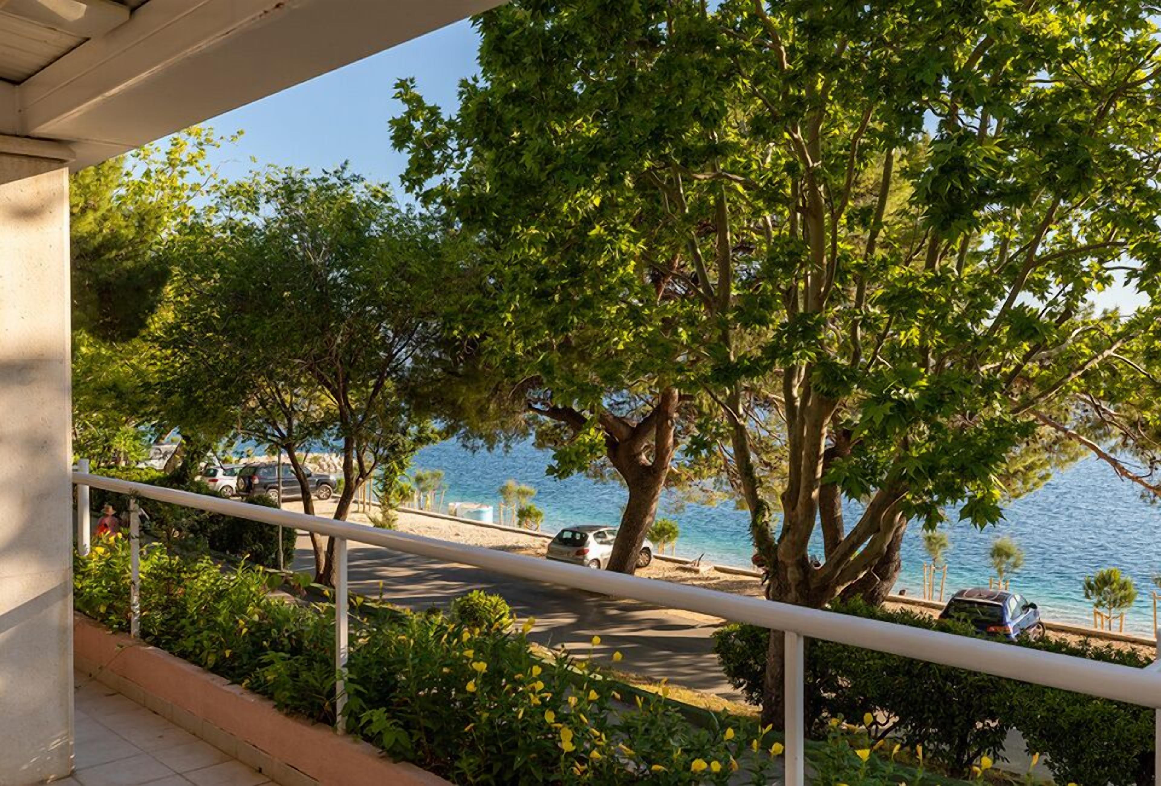 Der serveres morgenmad, frokost og lokale og internationale retter