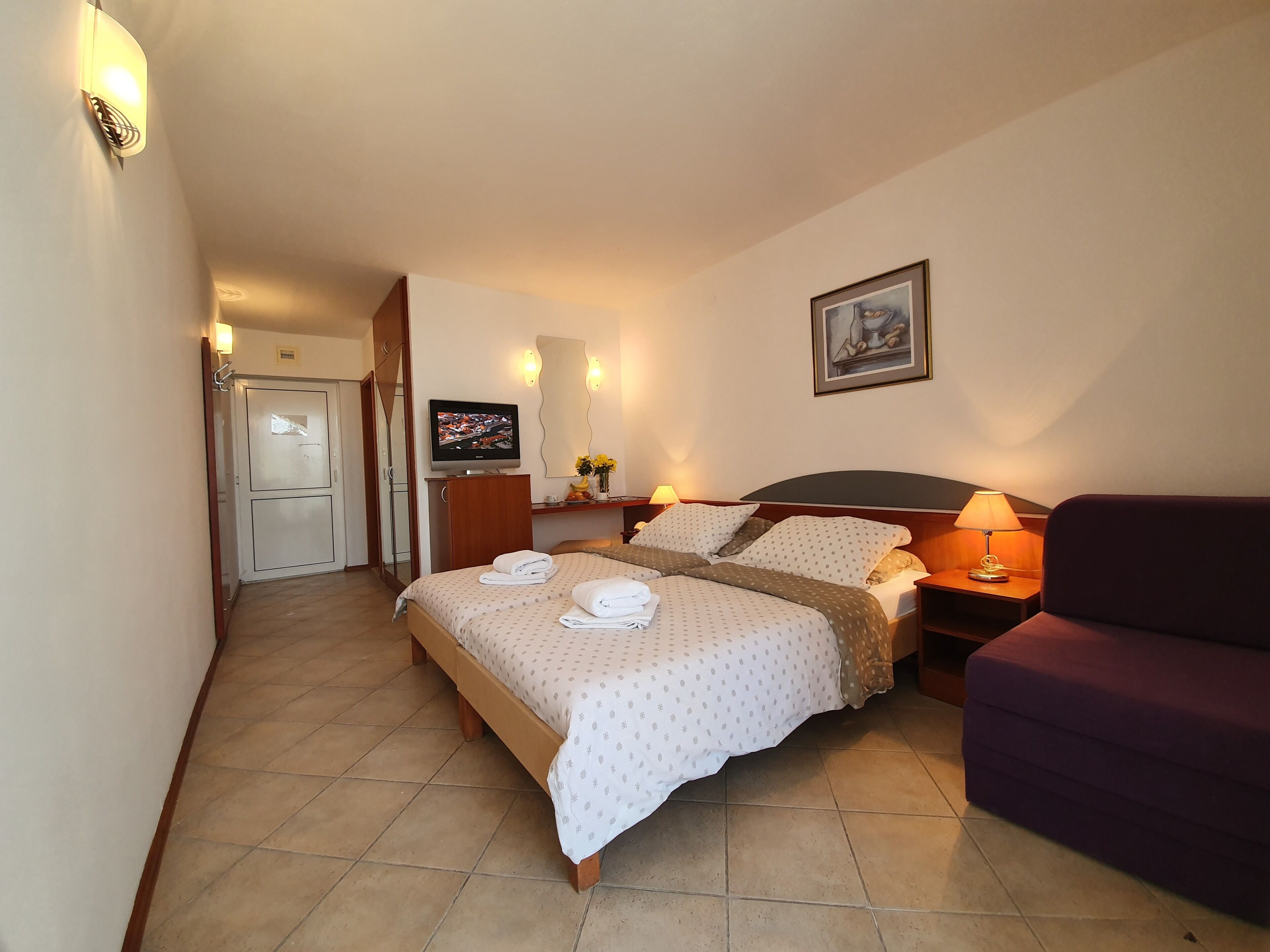 Værelse til 3 personer - balkon - havudsigt | Strygejern/strygebræt, baby-/barnesenge (tillægsgebyr), Wi-Fi, sengetøj