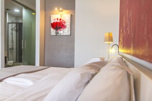 Deluxe dubbelrum - balkong | Sängtillbehör av högsta kvalitet, minibar, skrivbord och ljudisolering
