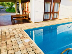 Kolam renang outdoor