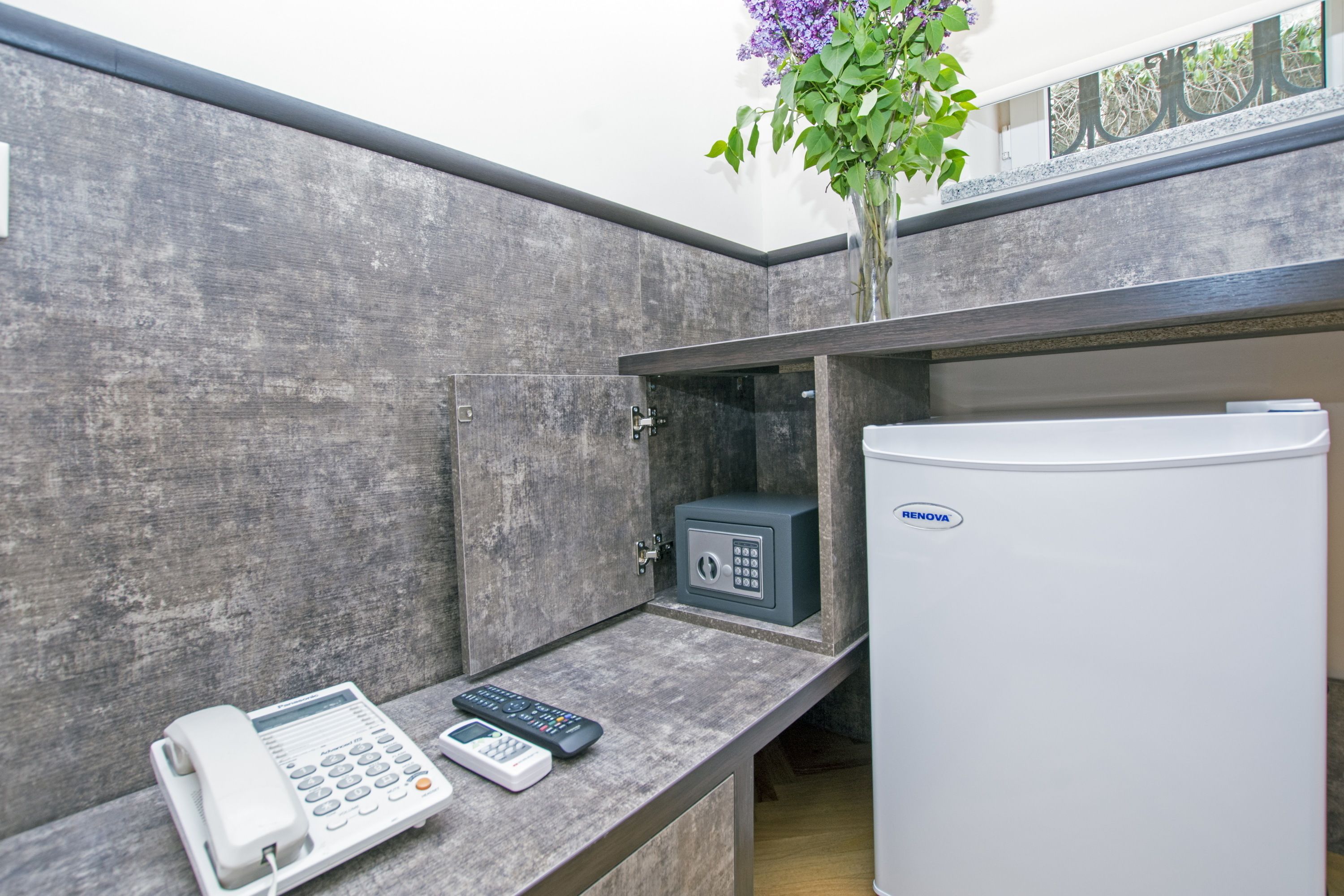 standard double or twin room | 1 bedroom, minibar, in-room safe, desk