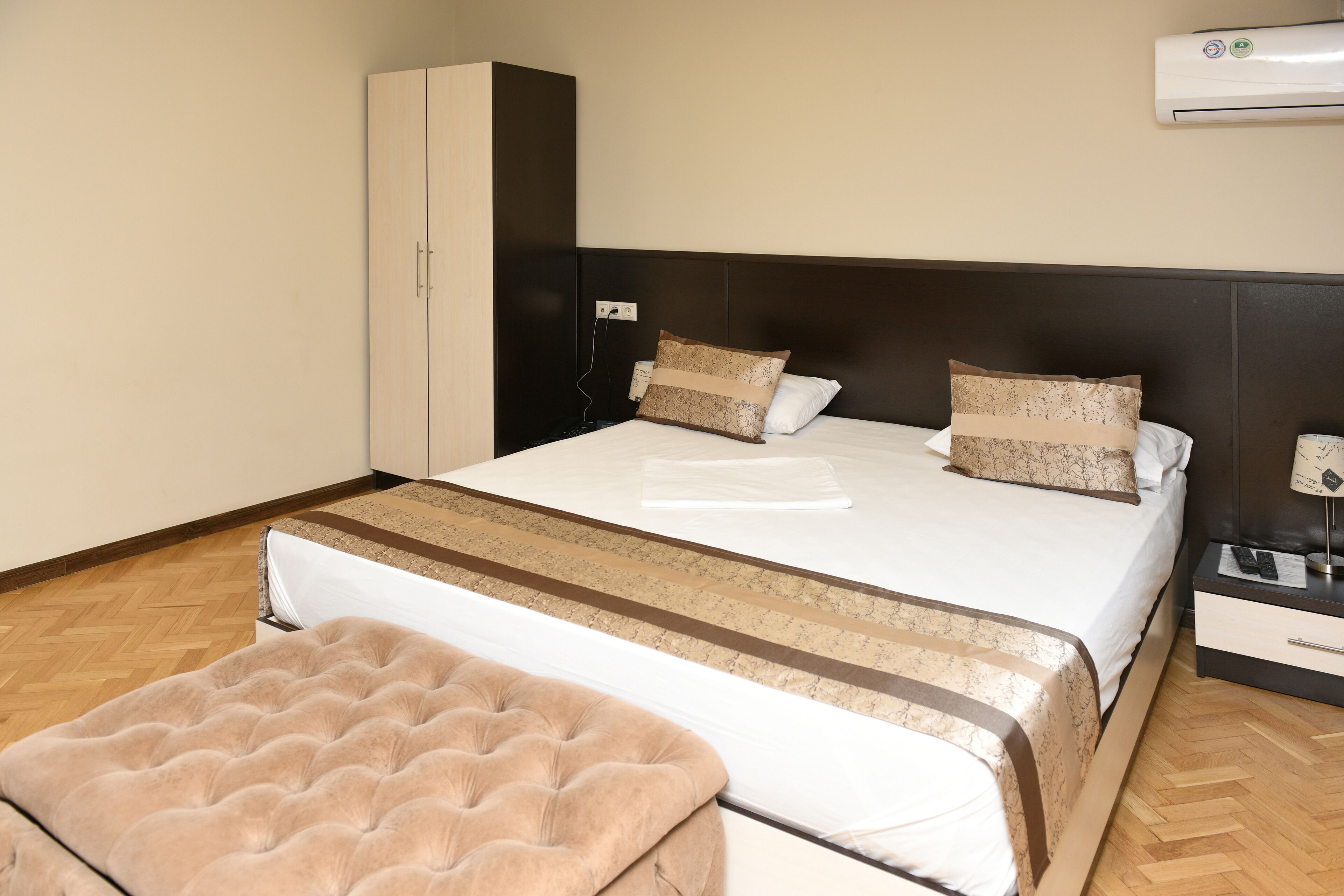 deluxe double room | 1 bedroom, minibar, in-room safe, desk