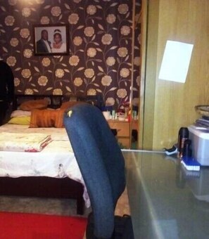 มินิบาร์, โต๊ะทำงาน, เตารีด/โต๊ะรีดผ้า, Wi-Fi ฟรี