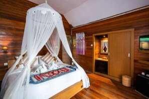 平房 (Pool Access) | 客房內保險箱、書桌、免費無線上網、床單