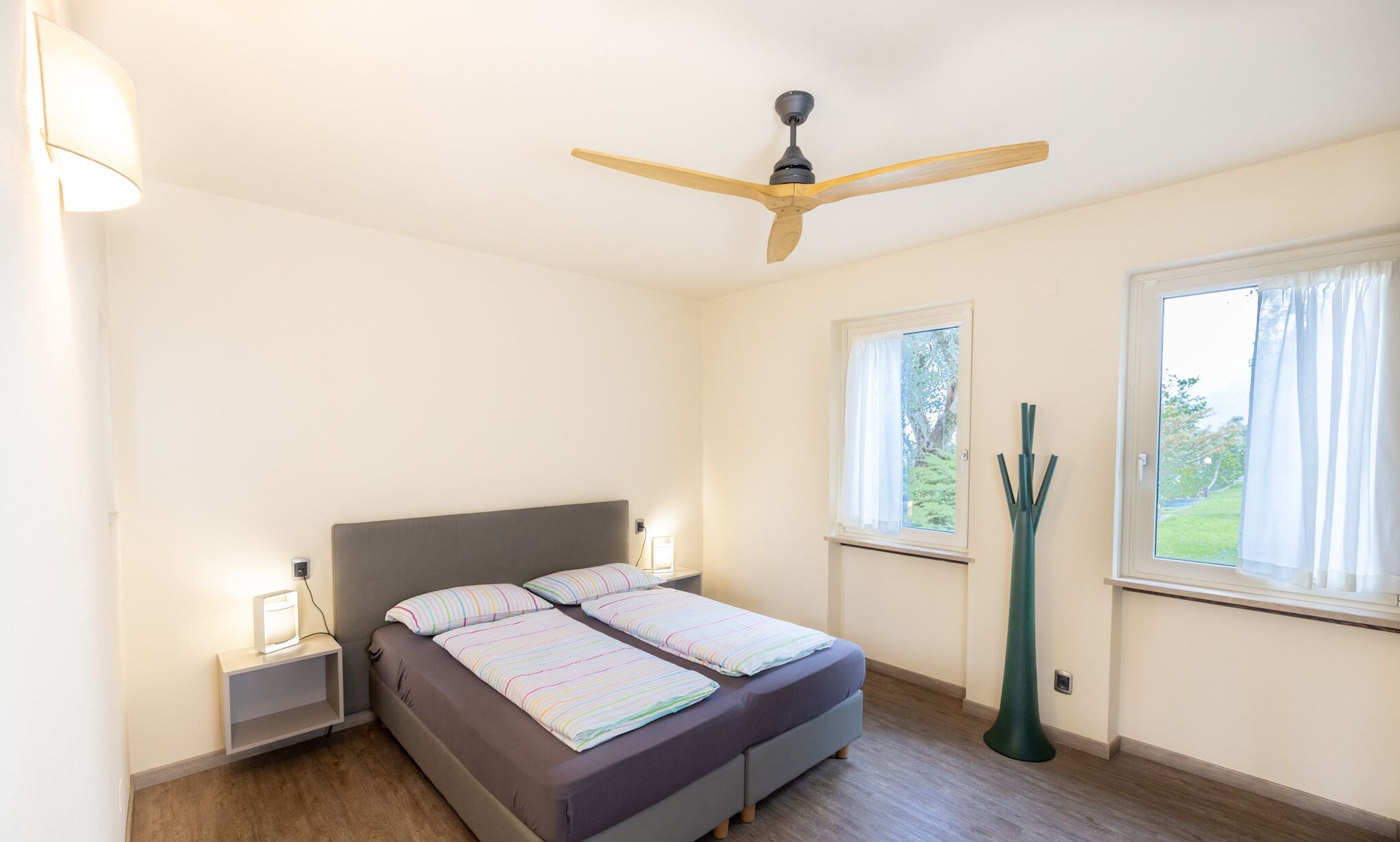 1 slaapkamer, donsdekens, een kluis op de kamer