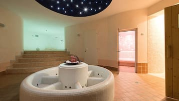 Indoor spa tub