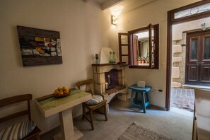 Apartment | Wohnbereich | Flachbildfernseher