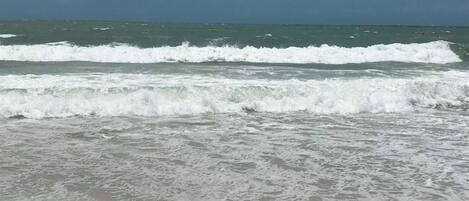 Beach nearby, sun-loungers, beach towels