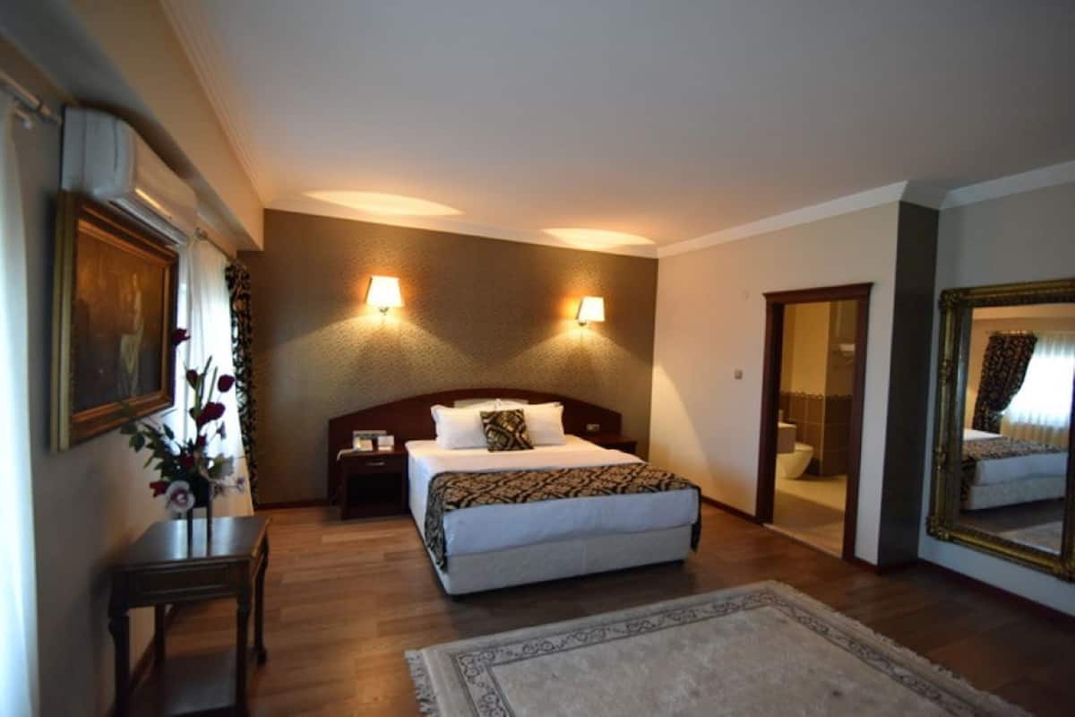 Suite | Minibar, in-room safe, desk, soundproofing