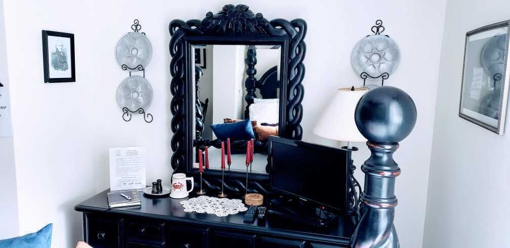 Signature-rum - 1 queensize-säng | Individuell inredning, unika möbler och strykjärn/strykbräda