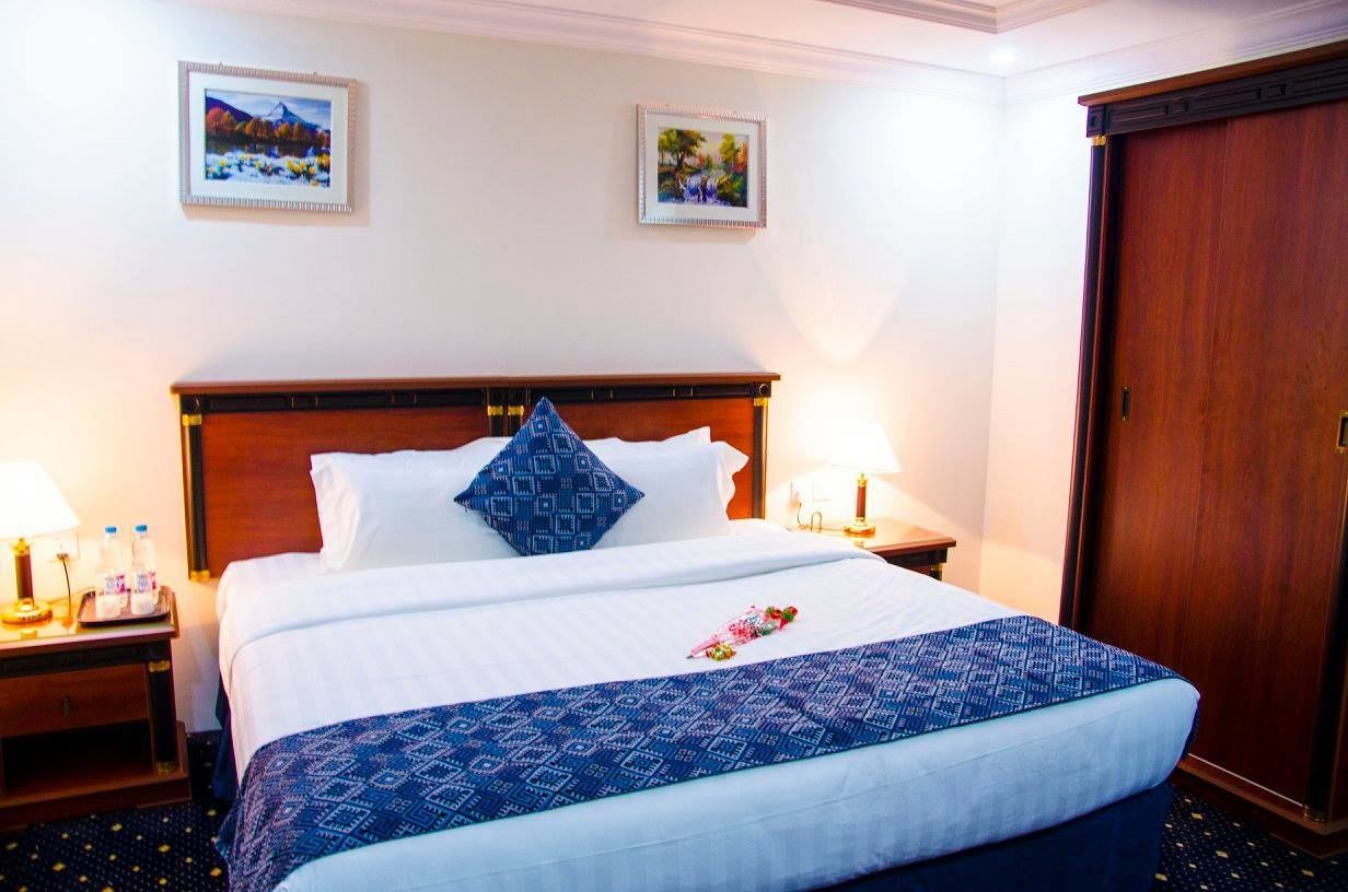 华丽客房, 1 张特大床 | 客房内保险箱、遮光窗帘、隔音、熨斗/熨板