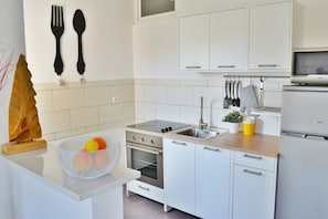 Studio | Cuisinette privée | Réfrigérateur, four à micro-ondes, un four, surface de cuisson