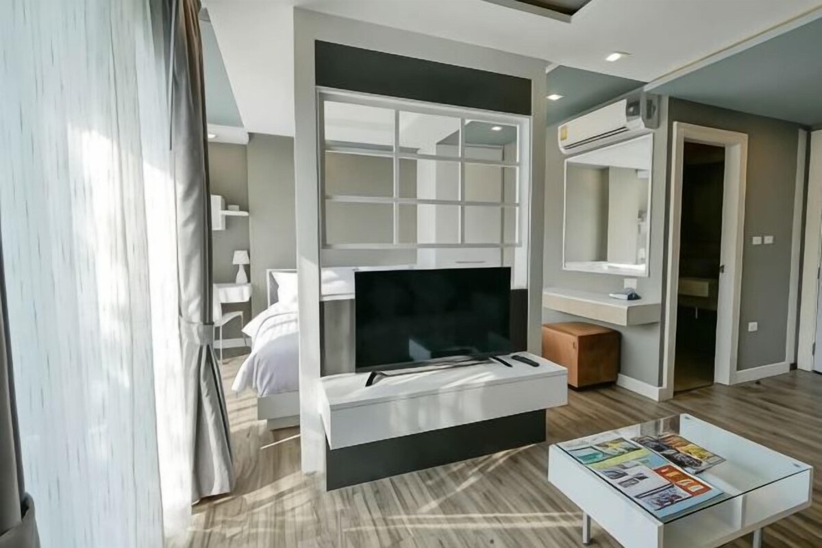 Premium bedding, blackout curtains, soundproofing, free WiFi