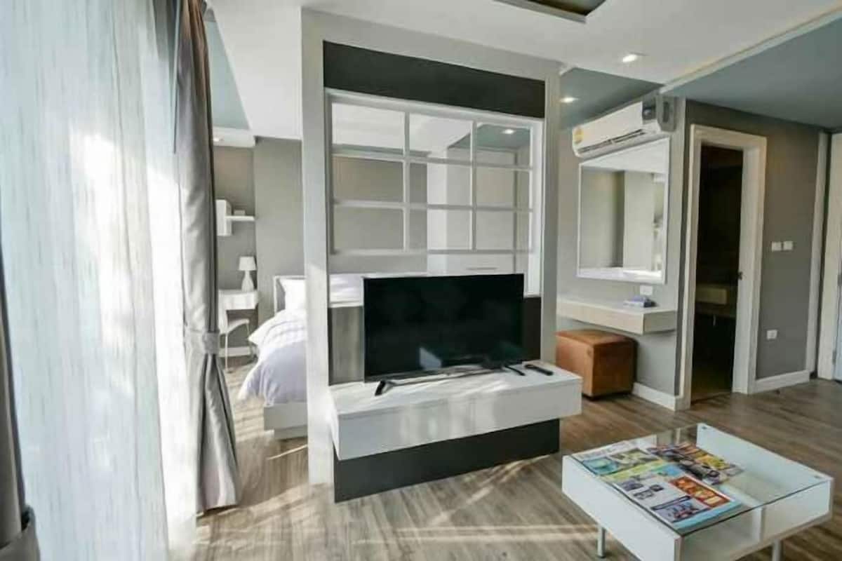 1 bedroom, premium bedding, blackout curtains, soundproofing