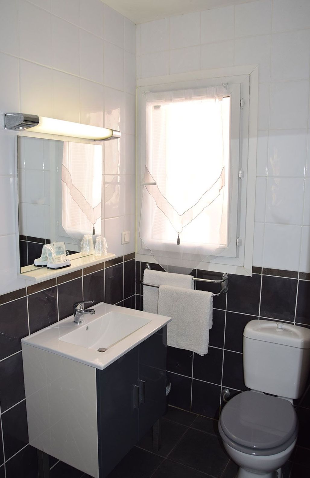 economy double room, 1 bedroom, ground floor | bathroom | shower, rainfall showerhead, towels