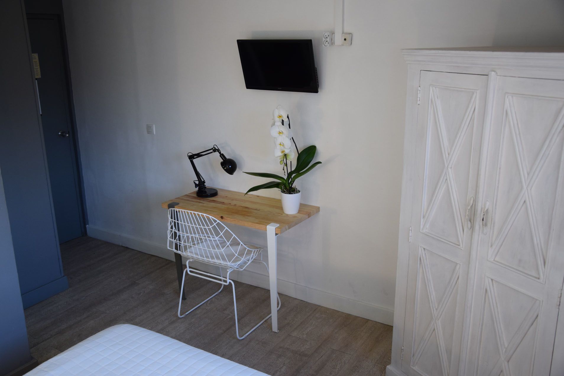 economy double room, 1 bedroom, ground floor | memory-foam beds, desk, free wifi, bed sheets