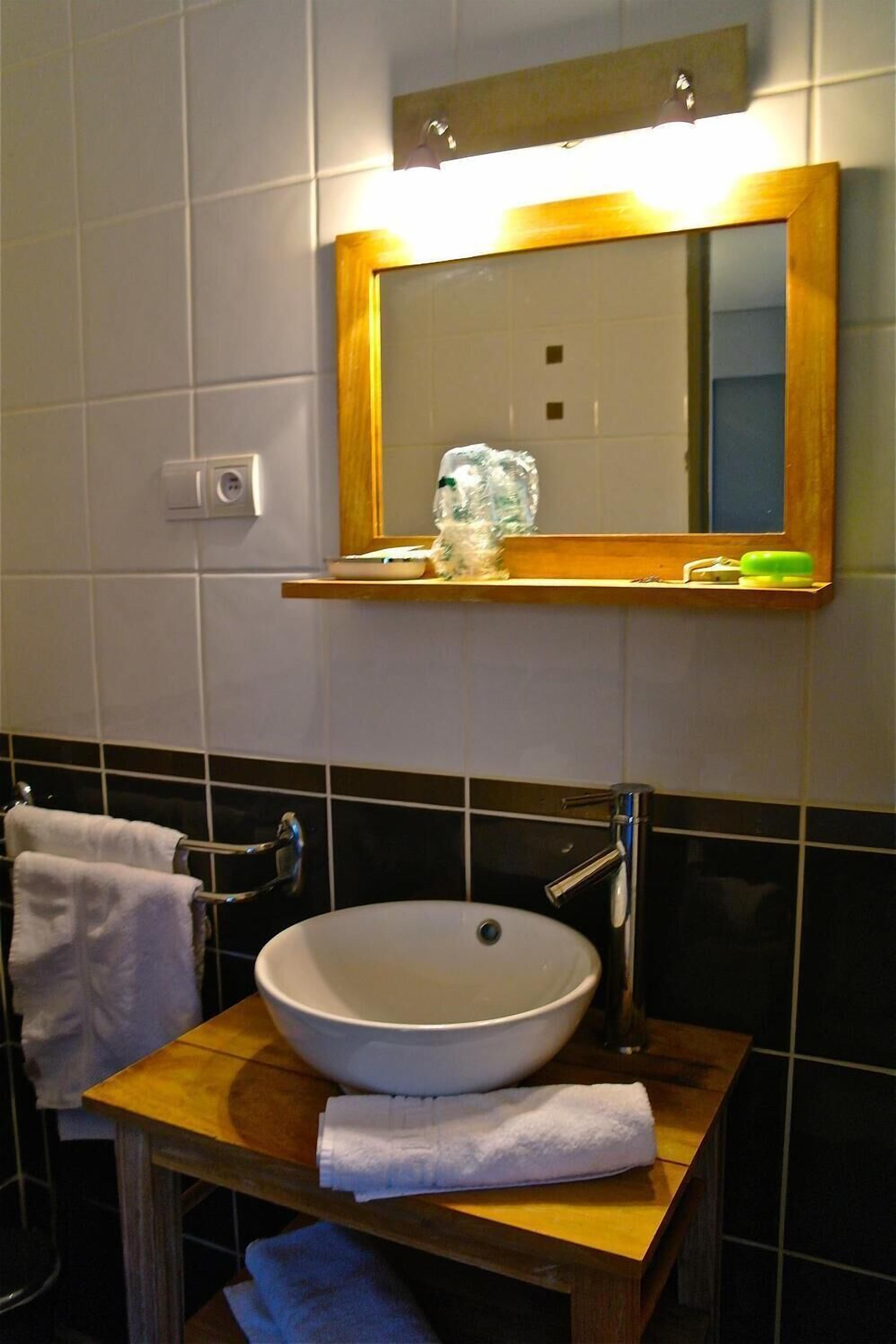 shower, rainfall showerhead, towels