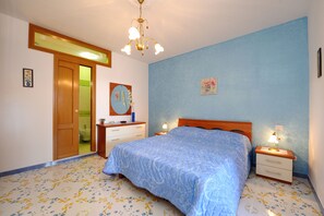Down duvets, laptop workspace, free WiFi, bed sheets - Relais Giaggiolo (Conca dei Marini)