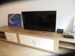 Apartment, City View | Room amenity