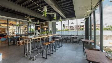 每日供應全套早餐 (每人 TWD200)