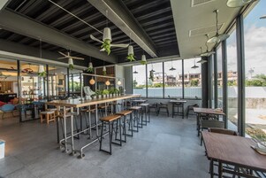 每日供应全套早餐（每人 TWD 200）