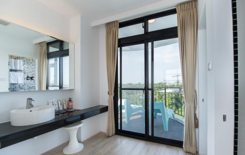 标准四人房, 2 张双人床 | 浴室 | 免费洗浴用品、吹风机、拖鞋、毛巾