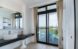 标准四人房, 2 张双人床 | 浴室 | 免费洗浴用品、吹风机、拖鞋、毛巾