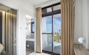Elite Double Room, 1 Queen Bed | Bathroom | Free toiletries, hair dryer, slippers, towels