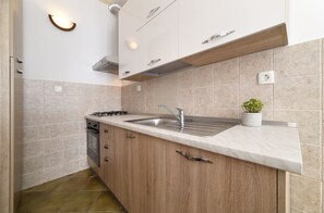 Apartment | Eigene Küche | Kühlschrank, Mikrowelle, Ofen, Herdplatte