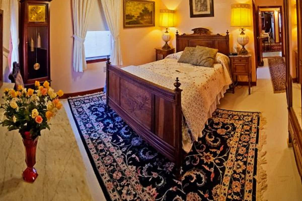 Hamden Room | 特色装修、特色家居、遮光窗帘、熨斗/熨板