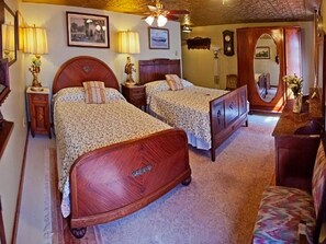 Frankfort Room | Individually decorated, individually furnished, blackout curtains - Old Winterport Commercial House (Winterport)