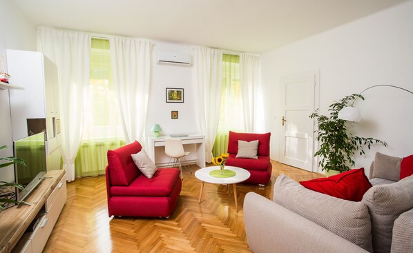 Apartment, 1 Bedroom | Living area