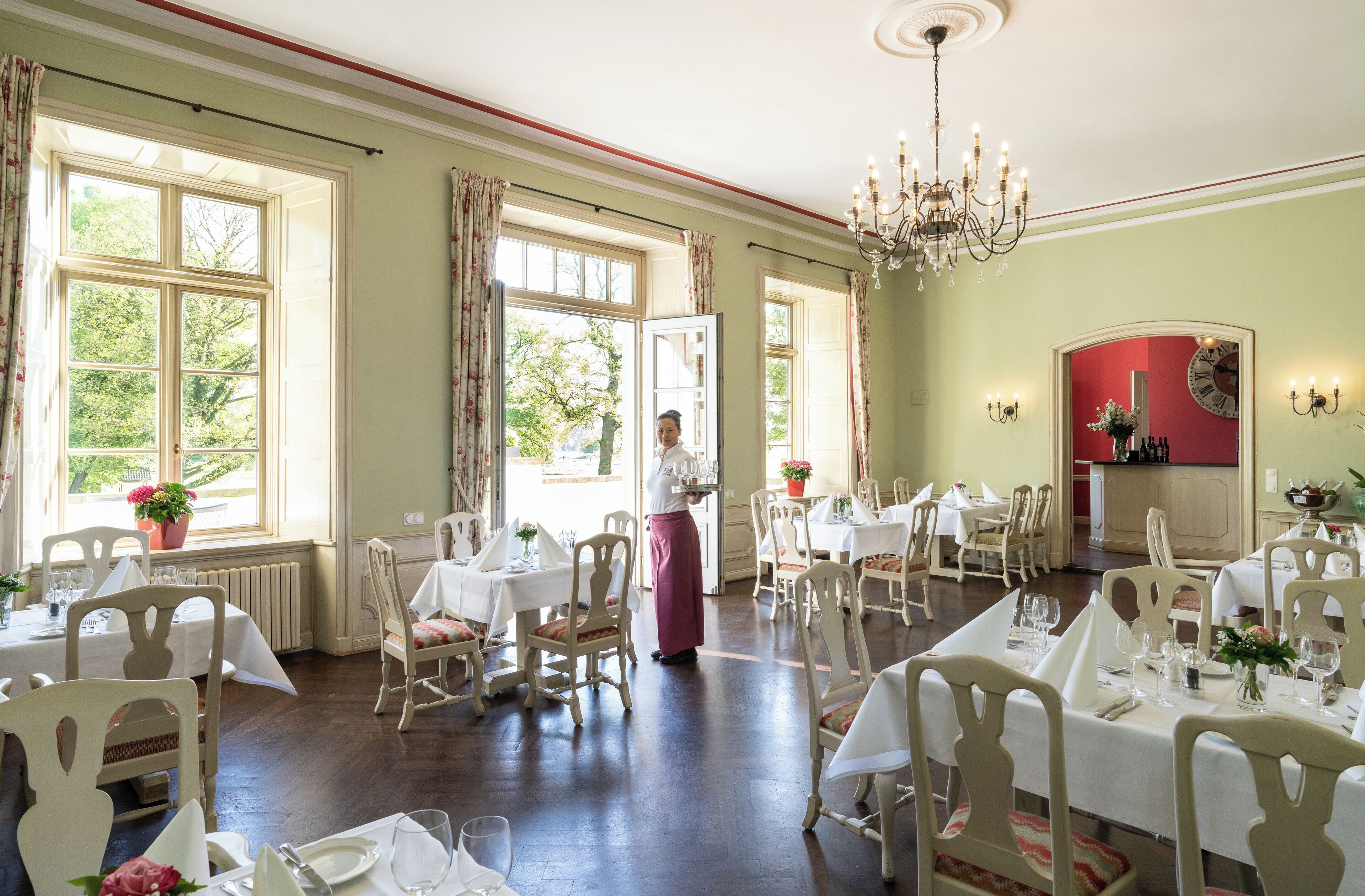 lunch and dinner served