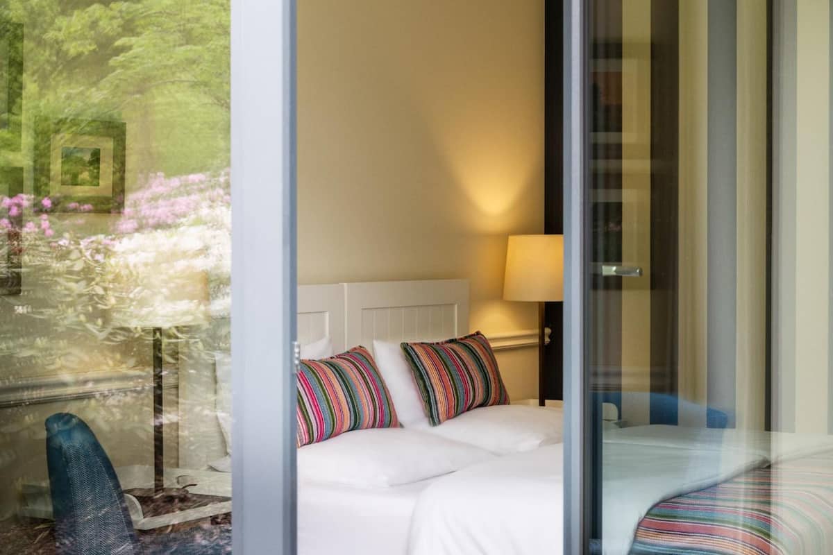 in-room safe, desk, soundproofing, free cots/infant beds