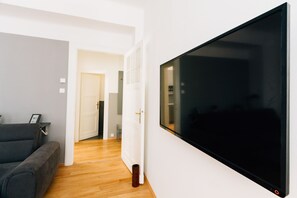Apartment, 1 Schlafzimmer | Wohnbereich | Flachbildfernseher