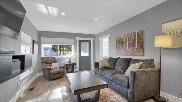 Smart TV, chimenea, videojuegos y reproductor de DVD 