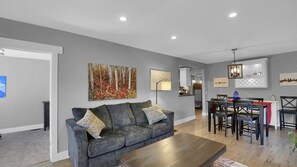 Smart TV, chimenea, videojuegos y reproductor de DVD 