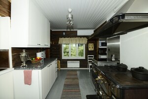 Cabaña, baño compartido, en edificio anexo (Summerroom, Shower in separate house) | Cocina compartida