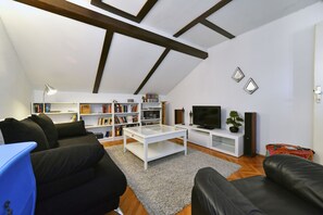 Apartment, Balcony, City View | Living room | LCD TV - Apartment Chimneys (Zagreb)