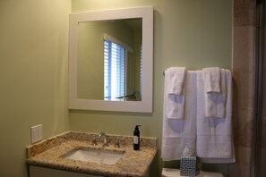 Combined shower/tub, hair dryer, towels, shampoo