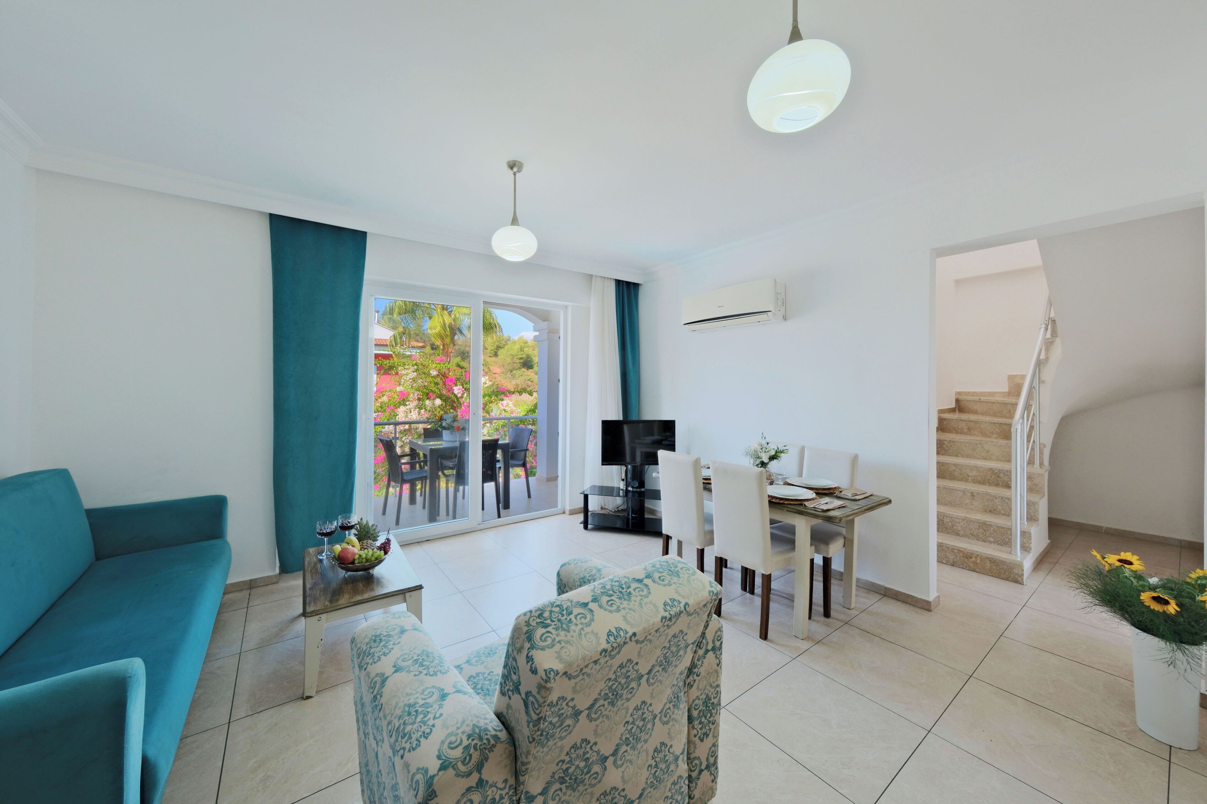 Standard Apartment, 3 Bedrooms | Living area