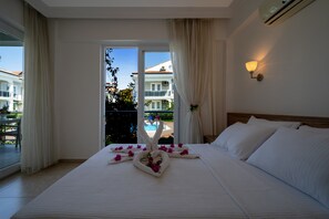 Desk, soundproofing, iron/ironing board, free cribs/infant beds - Sea Heaven Legend Apartments (Fethiye)