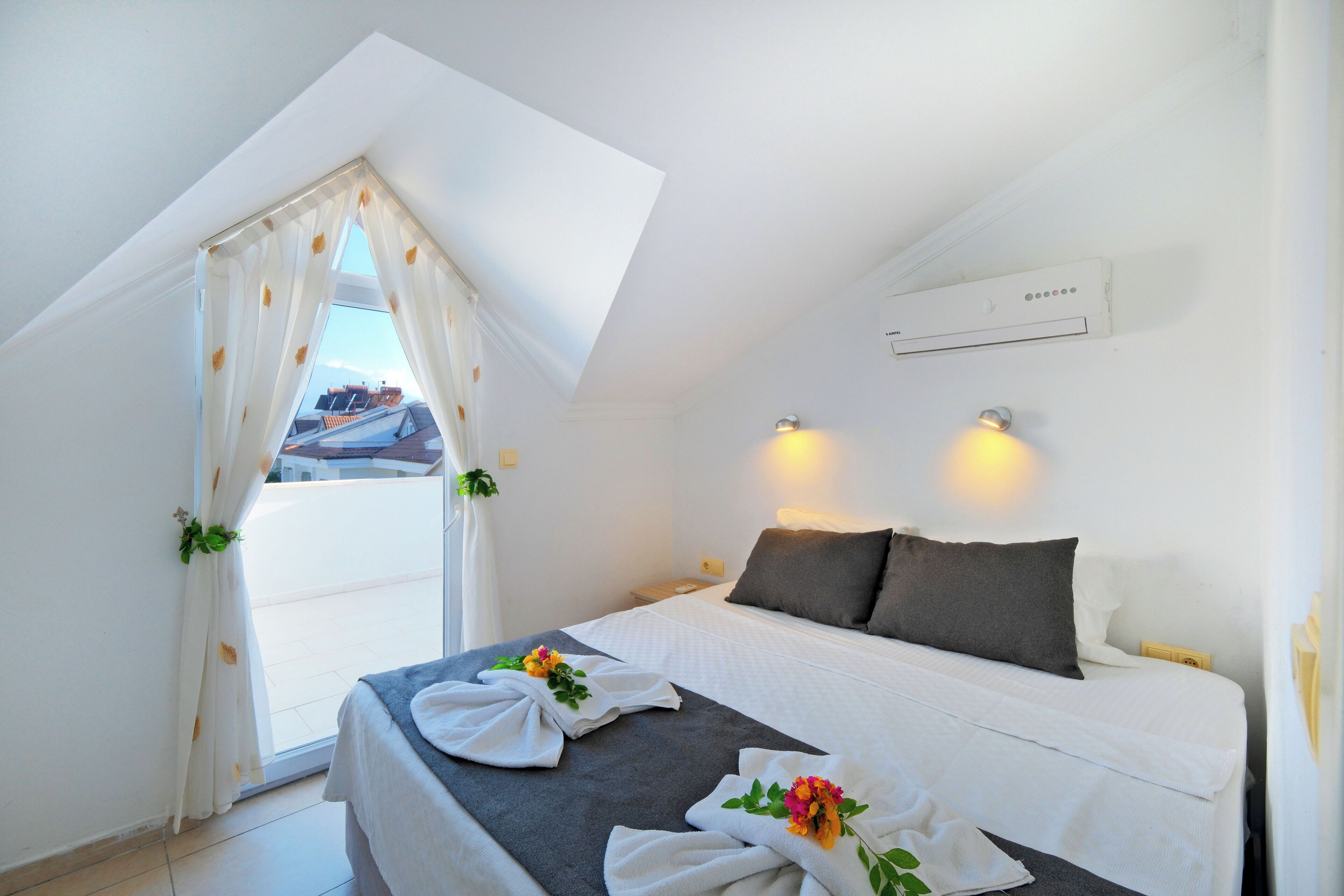 Apartemen Comfort, 2 kamar tidur | Meja kerja, kedap suara, dan setrika/meja setrika