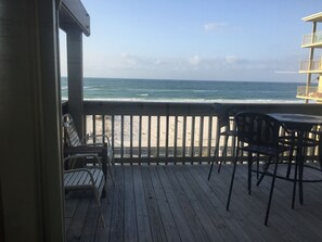 Outdoor dining - GULF VILLAGE CONDO LOCATED ON THE BEACH, DIRECT VIEW OF THE GULF, Sleeps 4. (Gulf Shores)