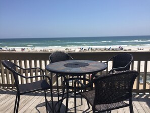 Outdoor dining - GULF VILLAGE CONDO LOCATED ON THE BEACH, DIRECT VIEW OF THE GULF, Sleeps 4. (Gulf Shores)
