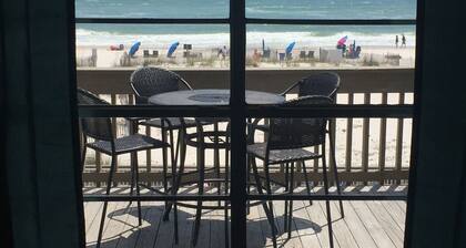 GULF VILLAGE CONDO LOCATED ON THE BEACH, DIRECT VIEW OF THE GULF, Sleeps 4.