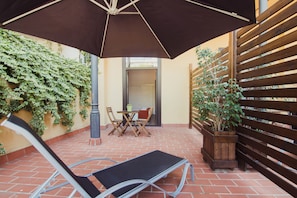 Superior Double Room, Terrace | Terrace/patio - Hostal Live Barcelona (Barcelona)