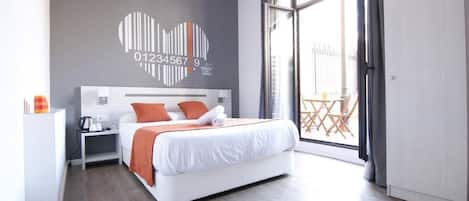 Habitación doble superior, Terraza | Caja de seguridad en la habitación, escritorio y cortinas blackout